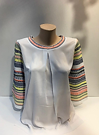 KOL İŞLEMELİ MERSERİZE BLUZ